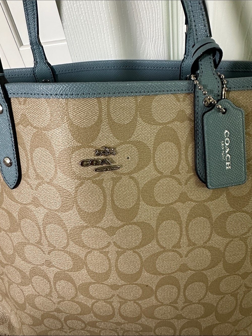 Coach Signature Canvas Tote cream/tan/lt blue w/zipper pouch and keychain tag - Picture 3 of 14